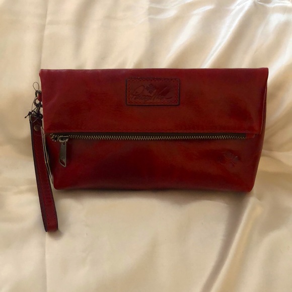 Patricia Nash Valerie Distressed Vintage Berry Red Leather Wristlet NWT & Card - Picture 3 of 12